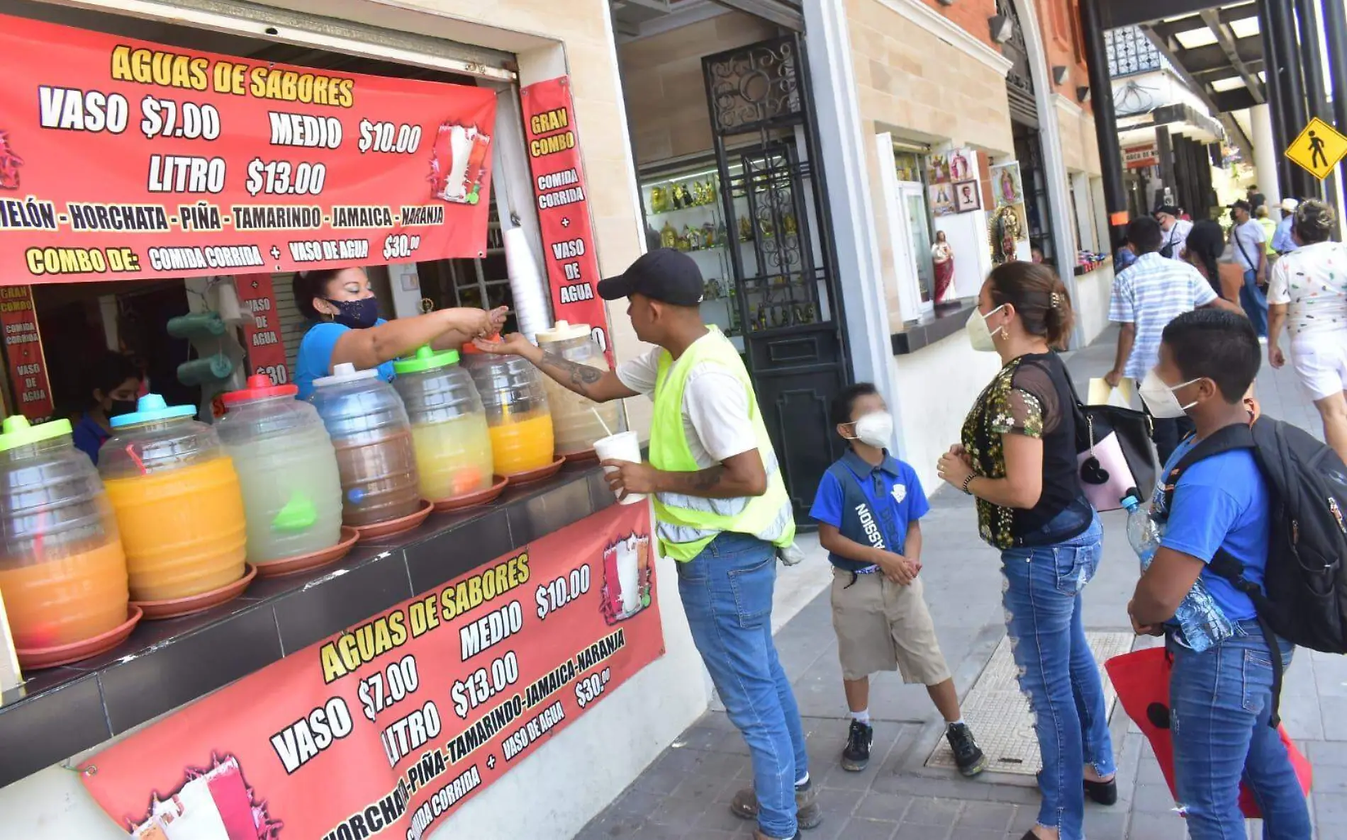 Menores no deben consumir alimentos ni aguas frescas de vía pública indica el sector salud José Luis Tapia